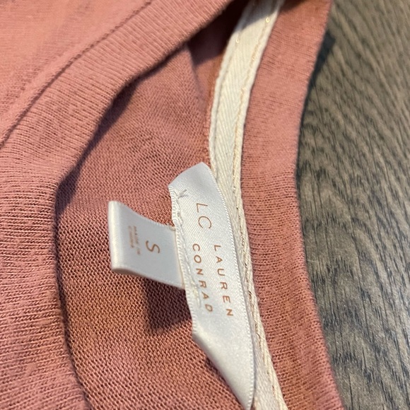 Light weight mauve sweater with tie - Picture 2 of 2